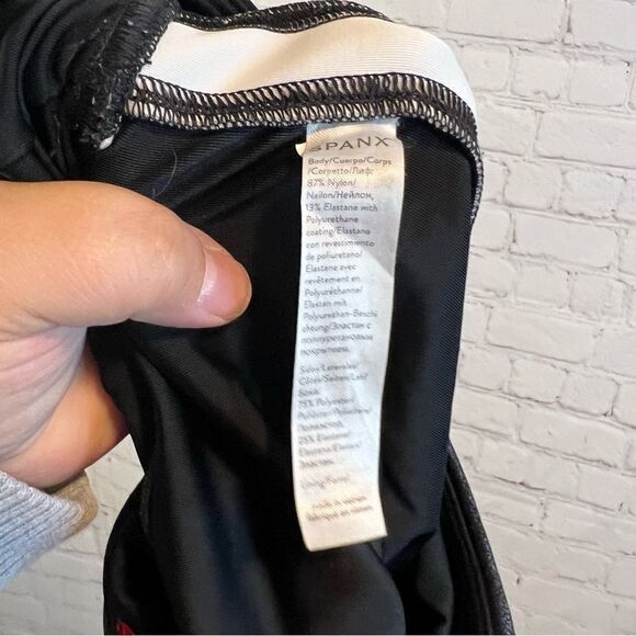 SPANX Women's Faux Leather Side Stripe Legging Black High Waisted 20187R Sz sma - Picture 7 of 8
